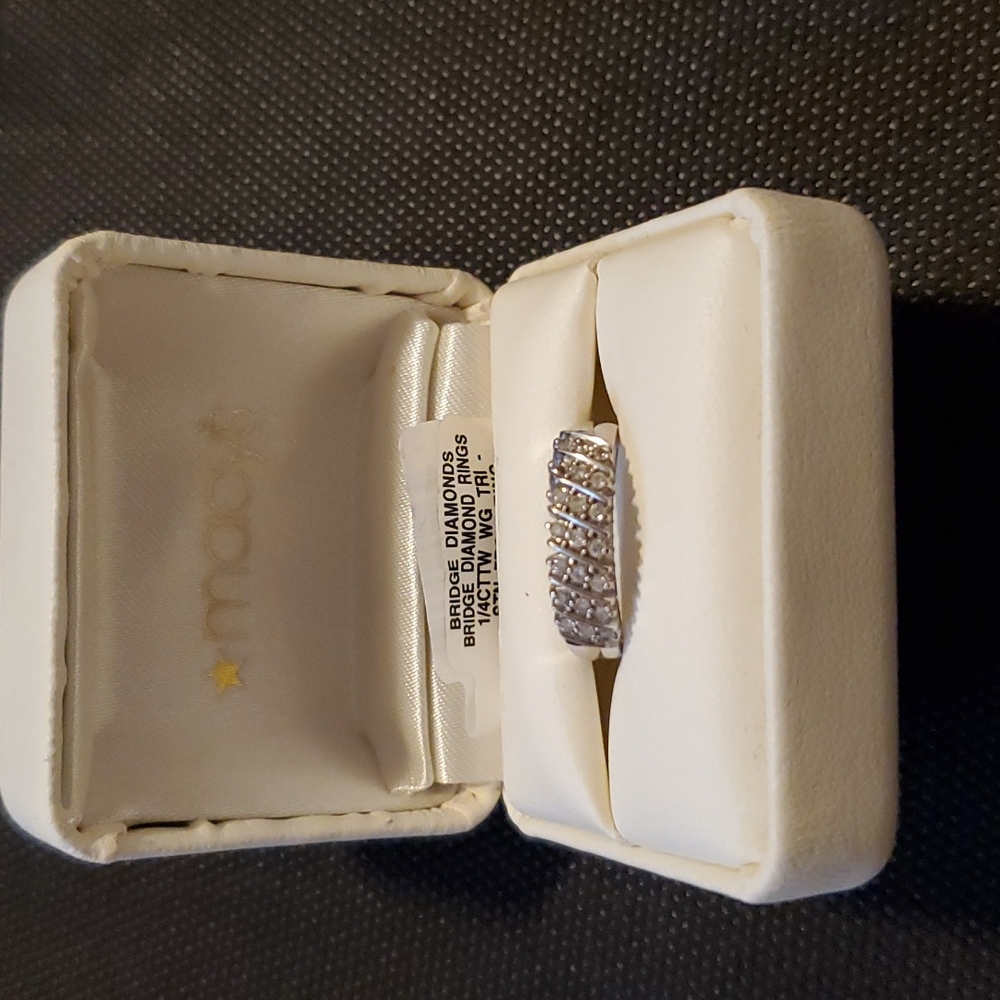 Macys Diamond 3 Row 14k White Gold Ring - Size 6 Used